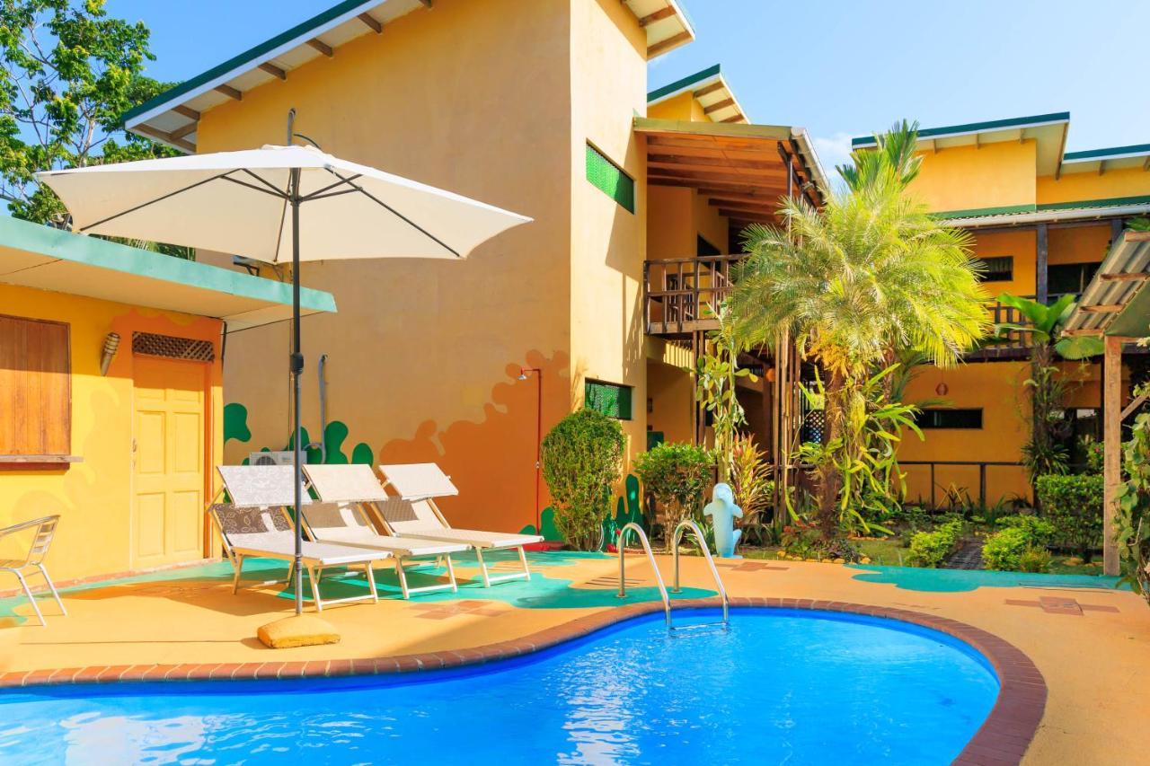 Hotel Boutique La Casa De Las Flores Cahuita Exterior photo