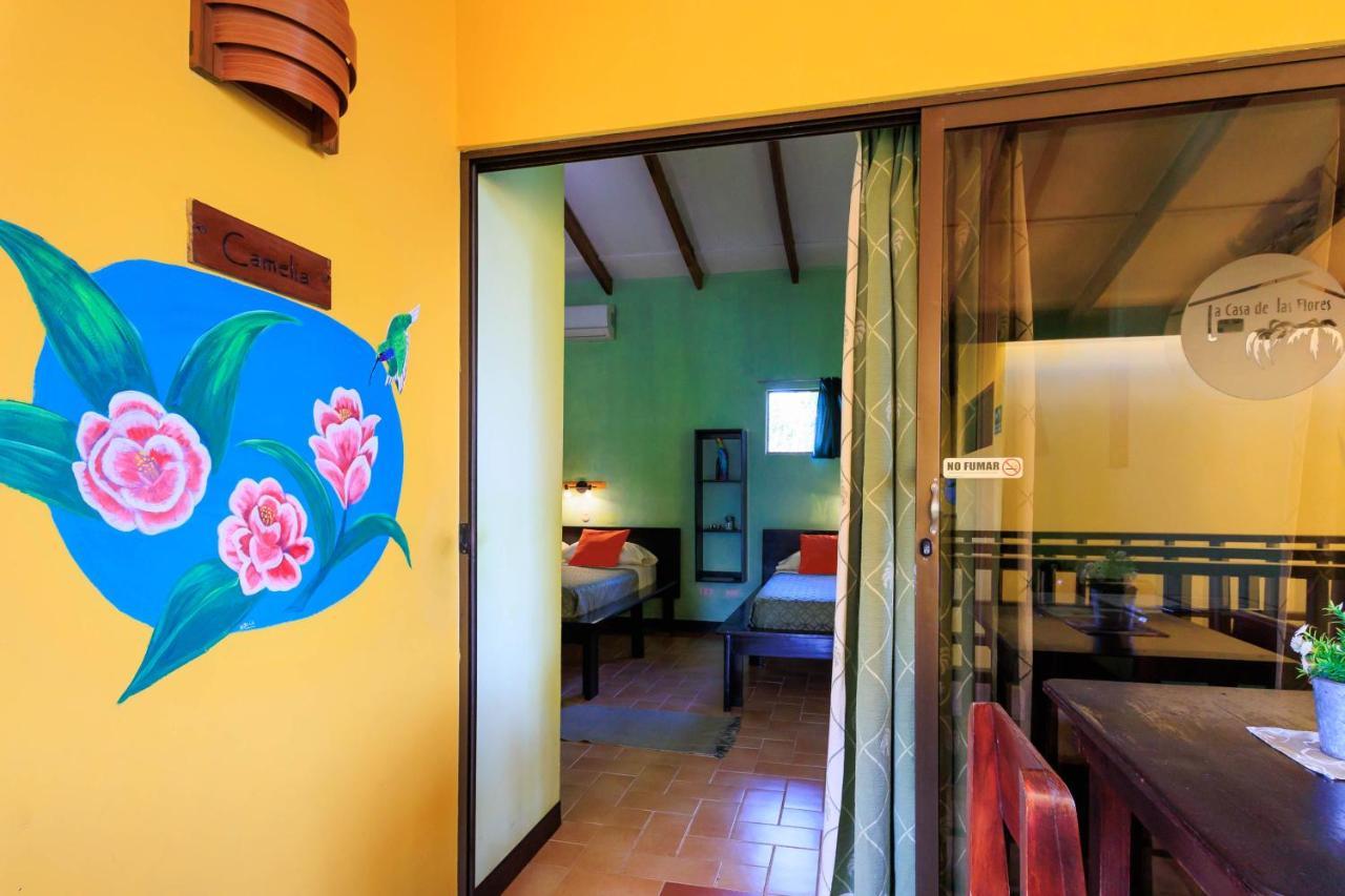Hotel Boutique La Casa De Las Flores Cahuita Exterior photo