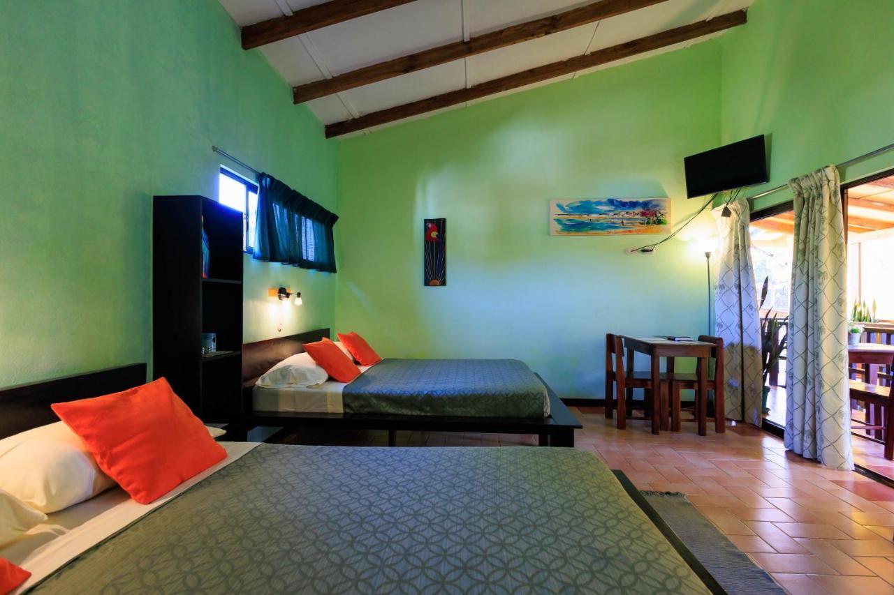 Hotel Boutique La Casa De Las Flores Cahuita Exterior photo