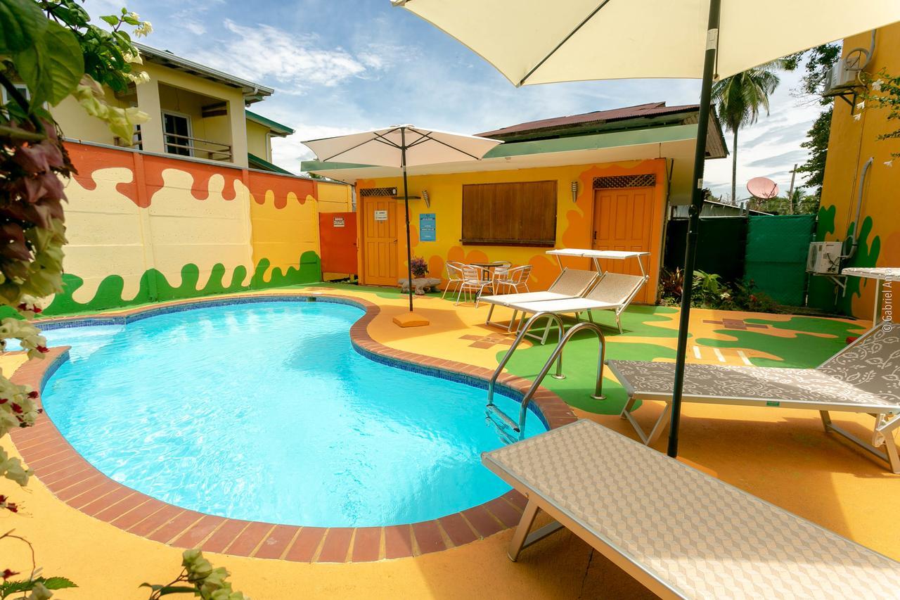 Hotel Boutique La Casa De Las Flores Cahuita Exterior photo